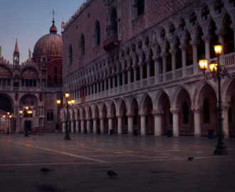 Travel-and-tourism-photography-st-marks-square-at-dawn