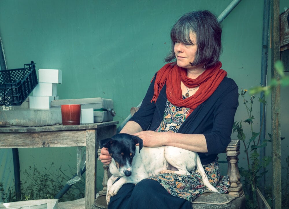 Jane-wallwork-tea-break-with-dog-00004